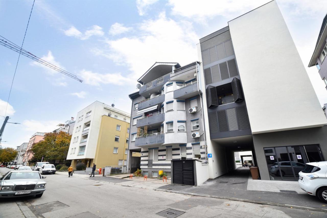 Ophelia Apartment With Parking Загреб Екстериор снимка